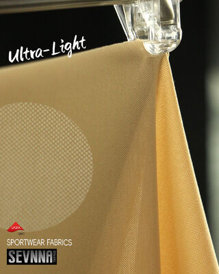 Ringan 135gsm Stretch Lycra Kain dengan lebar 158cm dan 45% Nylon + 55% Lycra Komposisi untuk kenyamanan superior