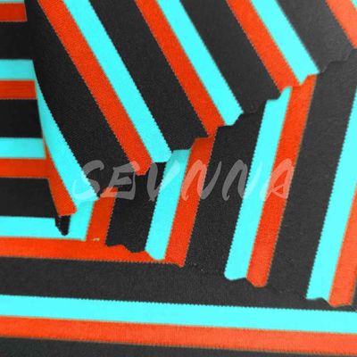 Bau tahan 155cm Stretchable Yoga Wear Kain Custom Diterbitkan dengan 4-Way Stretch